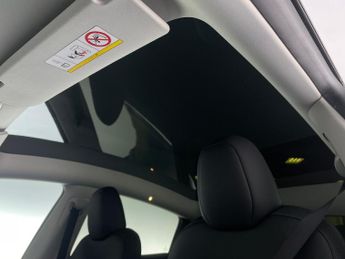 Tesla Model Y (Dual Motor) Long Range 4WDE (384 bhp) - REVERSE CAM - NAV - LEA