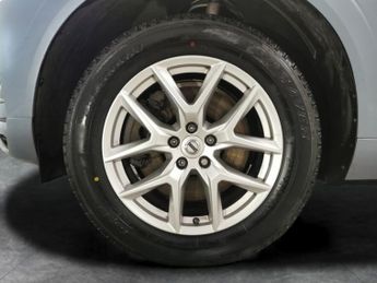 Volvo XC60 2.0 D4 Momentum (190 ps) - SENSUS SAT NAV - PARK ASSIST - LED