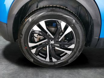 Peugeot E-2008 50kWh GT (136 ps) - HEATED SEATS - BLIND SPOT ASSIST - BLUETOOTH