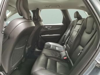 Volvo XC60 2.0 D4 Momentum (190 ps) - SENSUS SAT NAV - PARK ASSIST - LED