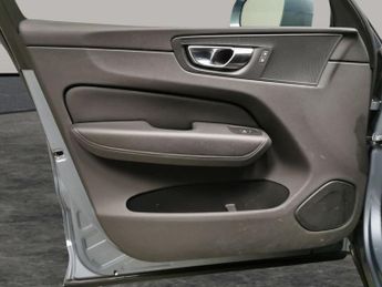 Volvo XC60 2.0 D4 Momentum (190 ps) - SENSUS SAT NAV - PARK ASSIST - LED