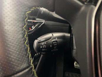 Peugeot E-2008 50kWh GT (136 ps) - BLIND SPOT ASSIST - LANE DEPARTURE  - BLUETO