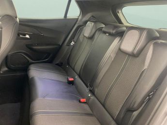 Peugeot E-2008 50kWh GT (136 ps) - BLIND SPOT ASSIST - LANE DEPARTURE  - BLUETO