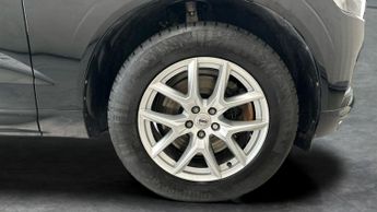 Volvo XC60 2.0 B5 MHEV Momentum (250 ps) - B PILLAR VENTILATION - BLUETOOTH