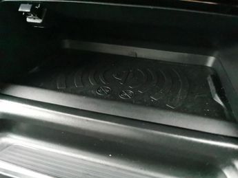 Peugeot E-2008 50kWh GT (136 ps) - HEATED SEATS - BLIND SPOT ASSIST - BLUETOOTH