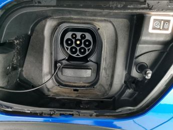 Peugeot E-2008 50kWh GT (136 ps) - HEATED SEATS - BLIND SPOT ASSIST - BLUETOOTH