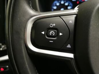 Volvo XC60 2.0 D4 Momentum (190 ps) - SENSUS SAT NAV - PARK ASSIST - LED