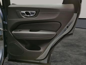 Volvo XC60 2.0 D4 Momentum (190 ps) - SENSUS SAT NAV - PARK ASSIST - LED