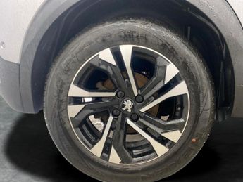 Peugeot E-2008 50kWh GT (136 ps) - BLIND SPOT ASSIST - LANE DEPARTURE  - BLUETO