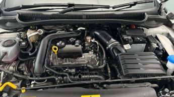 Volkswagen Taigo 1.0 TSI R-Line DSG (115 ps) - BLUETOOTH - WIRELESS CHARGER - DIG