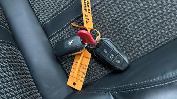 Peugeot E-2008 50kWh GT (136 ps) - BLIND SPOT ASSIST - LANE DEPARTURE  - BLUETO