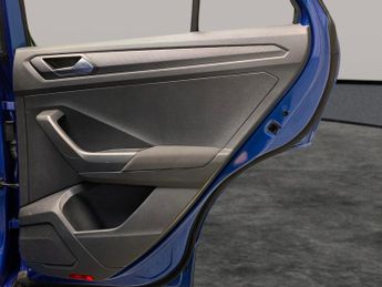 Volkswagen T-Roc 1.5 TSI EVO Active DSG (150 ps) - NAV - CARPLAY - HEATED SEATS