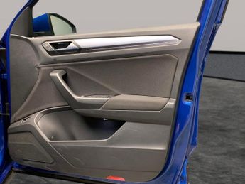 Volkswagen T-Roc 1.5 TSI EVO Active DSG (150 ps) - NAV - CARPLAY - HEATED SEATS