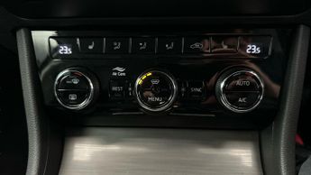 Skoda Superb 1.4 TSI iV 13kWh SE L Plug-in DSG (218 ps) - DAB - PRIVACY GLASS