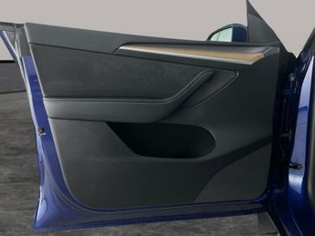 Tesla Model Y (Dual Motor) Long Range 4WDE (384 bhp) - REVERSE CAM - NAV - LEA