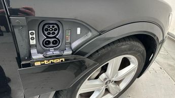 Audi e-tron 50 Technik quattro 71.2kWh (313 ps) - ADJUSTABLE SUSPENSION - BL