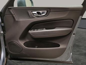 Volvo XC60 2.0 D4 Momentum (190 ps) - SENSUS SAT NAV - PARK ASSIST - LED