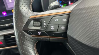 Cupra Formentor 1.4 eHybrid 12.8kWh V2 Plug-in DSG (204 ps) - LED - REVERSE CAM 