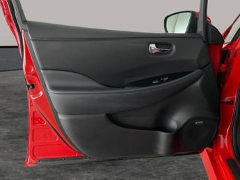 Nissan Leaf 39kWh Tekna (150 ps) - KEYLESS ENTRY - 360 CAM - LED