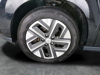 Hyundai Kona 64kWh Premium (10.5kW Charger) (204 ps) - NAV - HEATED SEATS