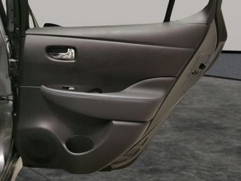 Nissan Leaf 39kWh Tekna (150 ps) - LED - NAV - LANE DEPARTURE