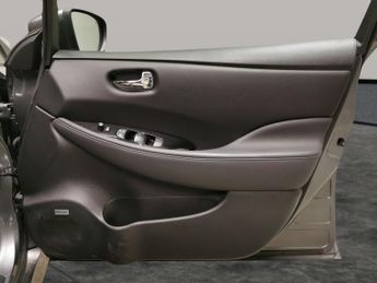 Nissan Leaf 39kWh Tekna (150 ps) - LED - NAV - LANE DEPARTURE