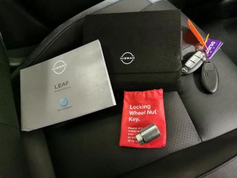 Nissan Leaf 39kWh Tekna (150 ps) - LED - NAV - LANE DEPARTURE