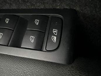 Volvo XC40 Recharge 69kWh Core (231 ps) - 19IN ALLOYS - BLUETOOTH - CRUISE