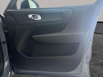 Volvo XC40 Recharge 69kWh Core (231 ps) - 19IN ALLOYS - BLUETOOTH - CRUISE