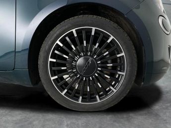 Fiat 500e 42kWh La Prima (118 ps) - REVERSE CAM - NAV - HEATED LEATHER