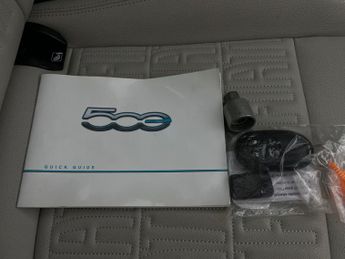 Fiat 500e 42kWh La Prima (118 ps) - REVERSE CAM - NAV - HEATED LEATHER