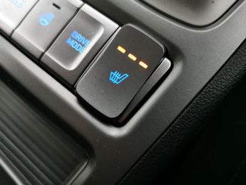 Hyundai Kona 64kWh Premium (10.5kW Charger) (204 ps) - NAV - HEATED SEATS