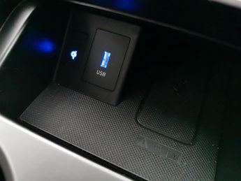 Hyundai Kona 64kWh Premium (10.5kW Charger) (204 ps) - NAV - HEATED SEATS