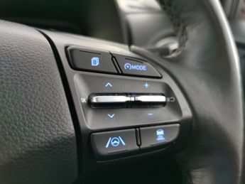 Hyundai Kona 64kWh Premium (10.5kW Charger) (204 ps) - NAV - HEATED SEATS