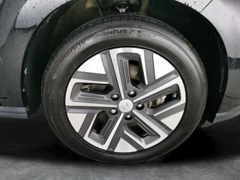 Hyundai Kona 64kWh Premium (10.5kW Charger) (204 ps) - NAV - HEATED SEATS