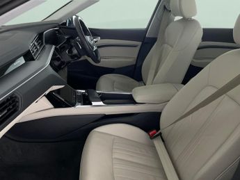 Audi e-tron 55 Technik quattro 95kWh (11kW Charger) (408 ps) - LED - REVERSE