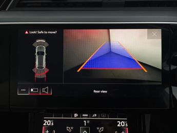 Audi e-tron 55 Technik quattro 95kWh (11kW Charger) (408 ps) - LED - REVERSE