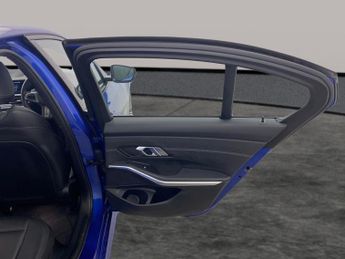 BMW 3 Series 2.0 330e 12kWh M Sport Plug-in (292 ps) - ACOUSTIC GLAZING