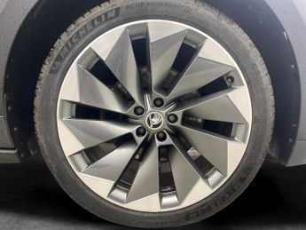 Skoda Enyaq 62kWh 60 (179 ps) - WIFI - BLUETOOTH - CRUISE