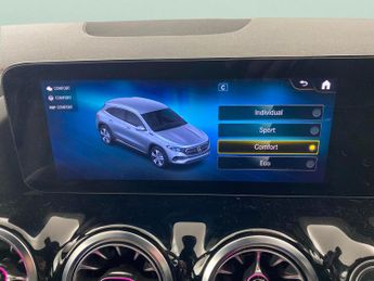 Mercedes-Benz EQA EQA 350 66.5kWh AMG Line 4MATIC (292 ps) - ADAPTIVE LIGHTS - HEA