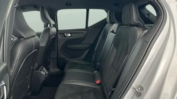 Volvo XC40 2.0 D4 R-Design Pro AWD (190 ps) - CLIMATE CONTROL - DAB