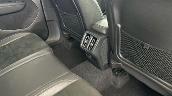 Volvo XC40 2.0 D4 R-Design Pro AWD (190 ps) - CLIMATE CONTROL - DAB