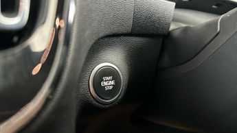 Volvo XC40 2.0 D4 R-Design Pro AWD (190 ps) - CLIMATE CONTROL - DAB