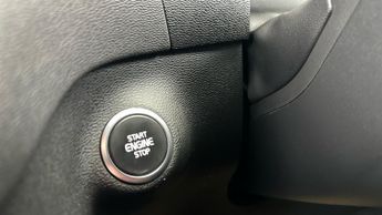 Volvo XC40 2.0 D4 R-Design Pro AWD (190 ps) - CLIMATE CONTROL - DAB