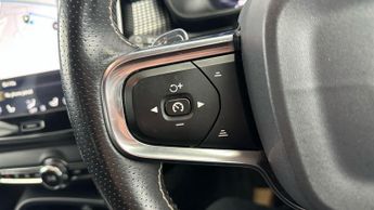 Volvo XC40 2.0 D4 R-Design Pro AWD (190 ps) - CLIMATE CONTROL - DAB