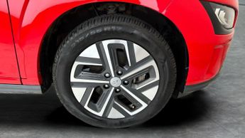 Hyundai Kona 64kWh Premium (10.5kW Charger) (204 ps) - HEATED SEATS - HEATED 