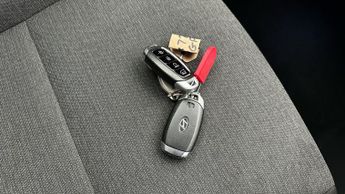 Hyundai Kona 64kWh Premium (10.5kW Charger) (204 ps) - HEATED SEATS - HEATED 