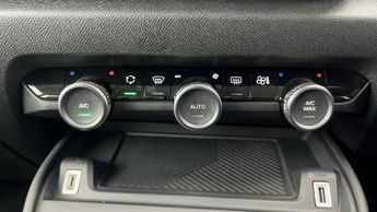 Citroen e-C4 50kWh Shine (136 ps) - BLUETOOTH - AIR CON - PRIVACY GLASS