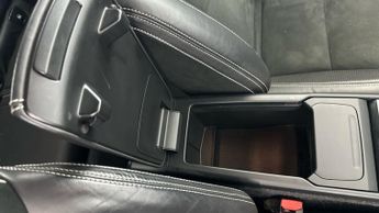 Volvo XC40 2.0 D4 R-Design Pro AWD (190 ps) - CLIMATE CONTROL - DAB