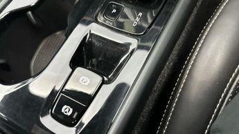 Volvo XC40 2.0 D4 R-Design Pro AWD (190 ps) - CLIMATE CONTROL - DAB